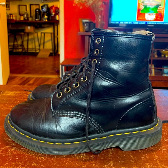 Dr. Martens black boots - Picture 1 of 4